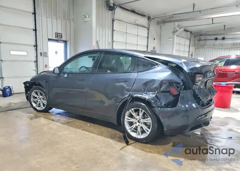 2024 Tesla Model Y z USA, uszkodzony, nr VIN 7SAYGAEE3RF038008